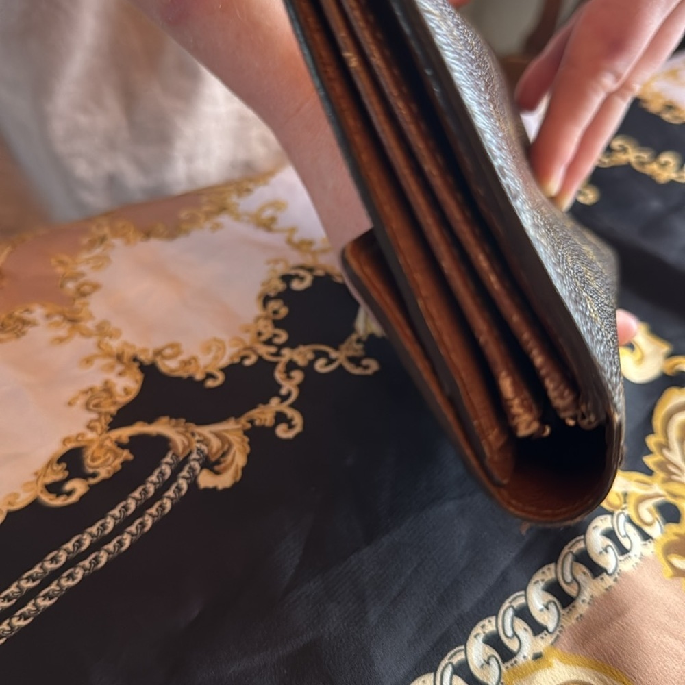 Louis Vuitton Sarah Wallet - Picture 13 of 14